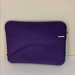 Incase Women's iPad Padded Zippered Bag in Purple